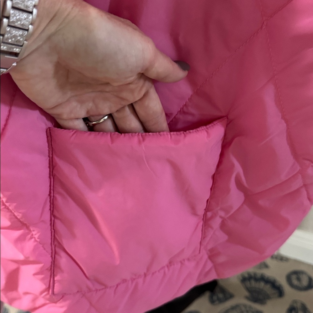 Shiraleah Malena Pink Puffer Wrap Sherpa Reversible OSFM - Picture 4 of 5
